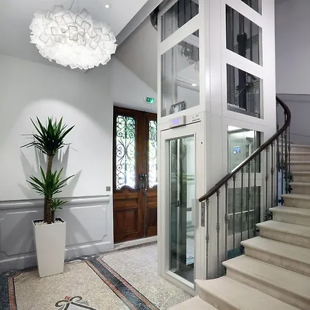 Saint Enogat アパート