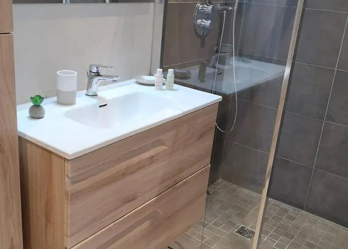 Saint Enogat 아파트