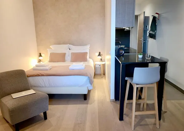 Saint Enogat Apartment *